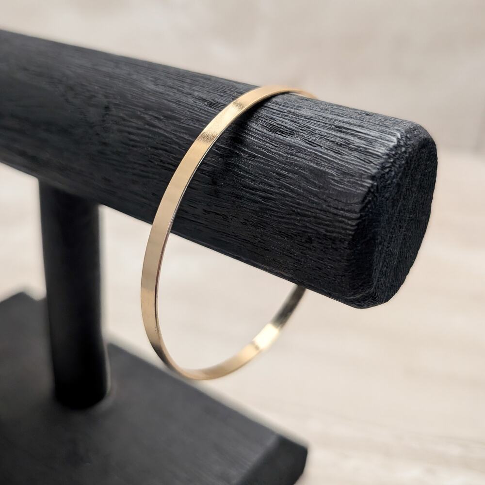 Vintage Gold Tone Bangle Bracelet Simple Stylish 8.5"